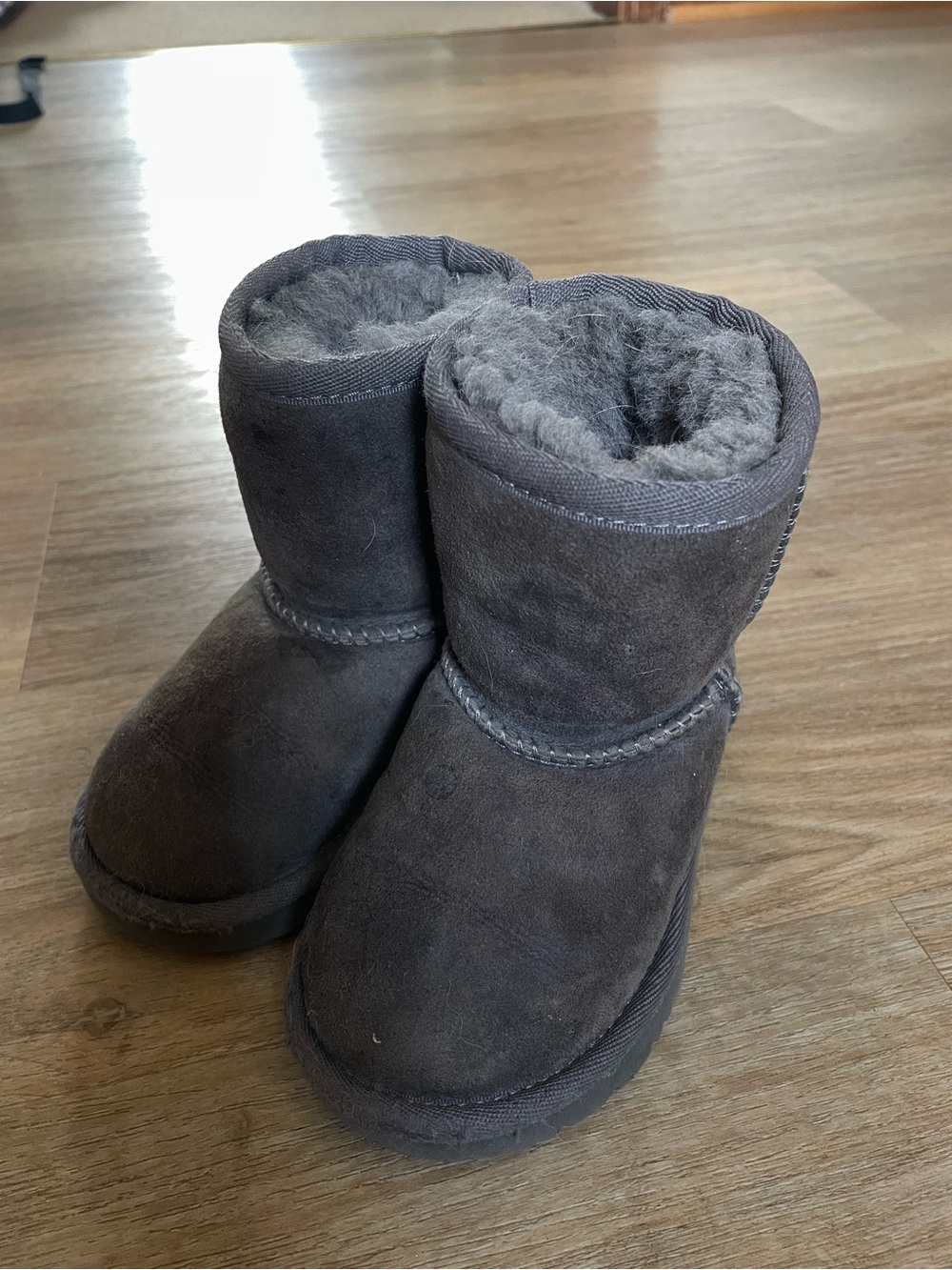 UGG Kids Short Gray Suede Shearling Boots - 7T